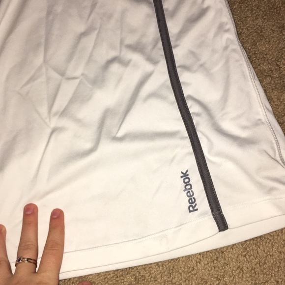 Reebok Top - Picture 2 of 4